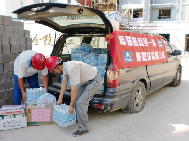 高溫慰問(wèn)到一線(xiàn)，酷暑清涼舒人心